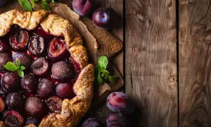 Galette ze śliwkami - Przepis na francuskie ciasto z owocami