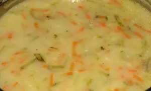Najlepsza domowa zupa ogórkowa: prosty przepis krok po kroku dla każdego