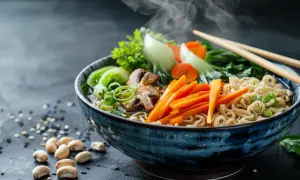 Makaron ramen z warzywami - Szybki przepis na chiński makaron z warzywami