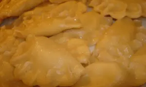 Najlepsze ciasto na pierogi z mąki krupczatki – prosty przepis bez błędów