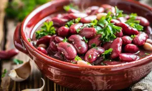 Pieczona fasola: Łatwy przepis na fasolkę pieczoną z ziołami i czosnkiem