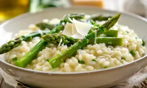 Kremowe risotto ze szparagami: Przepis na pyszne i kremowe risotto