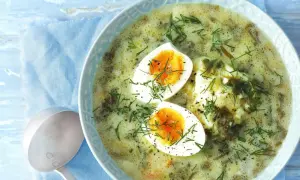 Najlepszy przepis jak zrobić zupę szczawiową: prosty krok po kroku poradnik