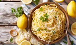 Jak zrobić pasta al limone: Prosty przepis na spaghetti al limone w 15 minut