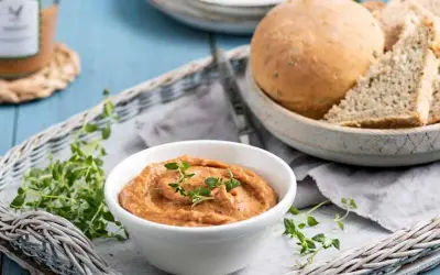 Pasta z białej fasoli i suszonych pomidorów: Pyszny i szybki przepis