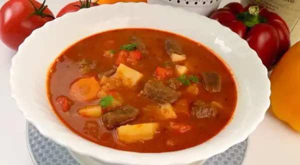 Jak zagęścić zupę gulaszową, aby była idealnie gęsta i smaczna