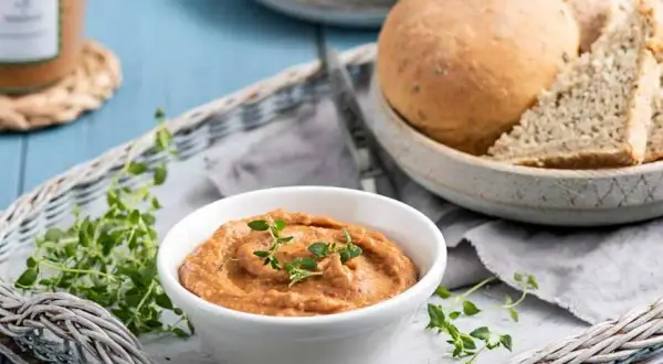 Pasta z białej fasoli i suszonych pomidorów: Pyszny i szybki przepis