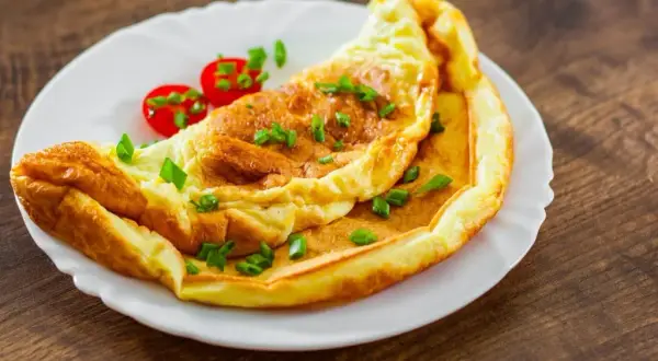 Jak zrobić omlet na szybko: 5 minut do pysznego śniadania