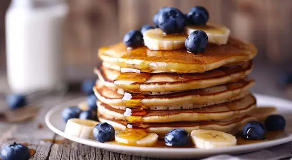 Protein pancakes przepis: Najlepsze pancakes proteinowe na śniadanie