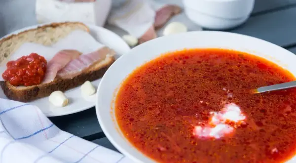Zupełnie nowe smaki: Czym zastąpić śmietanę w zupie, by zaskoczyć?
