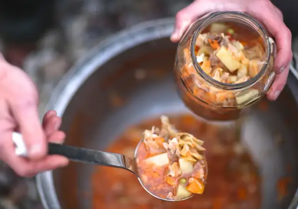 Jak wekować zupę w domu - kompletna instrukcja pasteryzacji krok po kroku